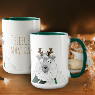 Lustige Festtags-Schaf-Cartoon "Fleece Navidad" Tasse
