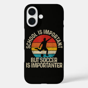 Lustige Fußball Ist Wichtiger Zitat Zurück Zur Sch iPhone 16 Hülle