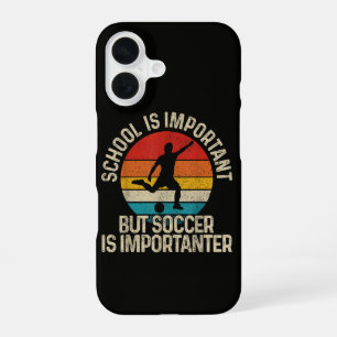 Lustige Fußball Ist Wichtiger Zitat Zurück Zur Sch iPhone 16 Hülle