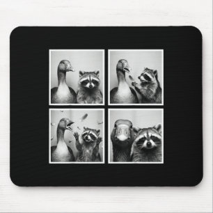 Lustige Gans und Waschbär-Fotobooth-Freunde-Chaos Mousepad