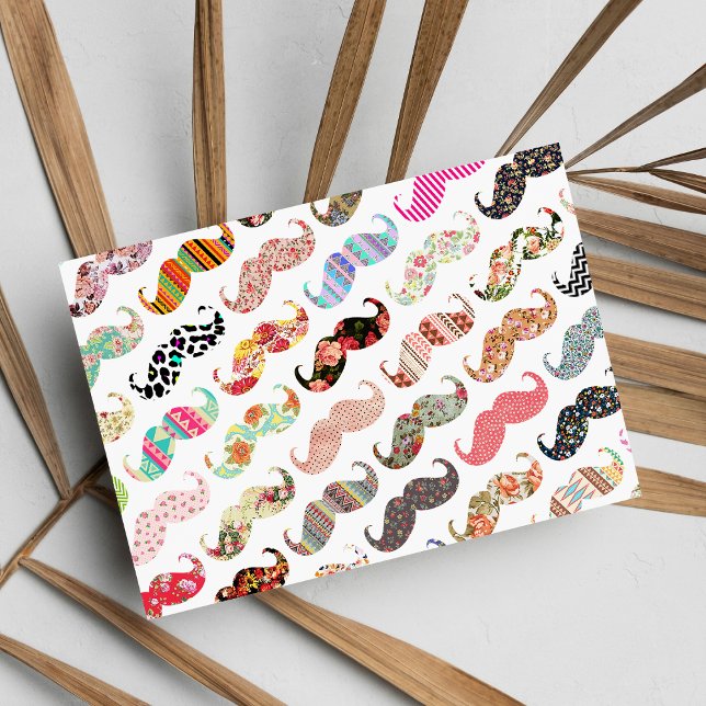 Lustige Girly bunte Muster-Schnurrbärte Postkarte (Funny Girly Colorful Patterns Mustaches )