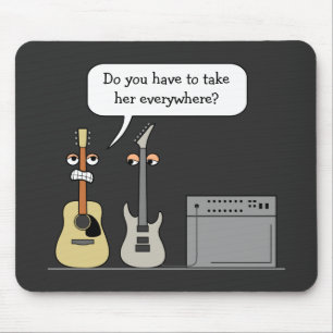 Lustige Gitarren-dritte Rad-Cartoon-Szene Mousepad
