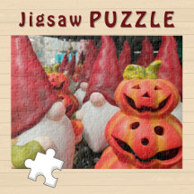 Lustige Gnome mit Kürbissen Herbstfotografie -