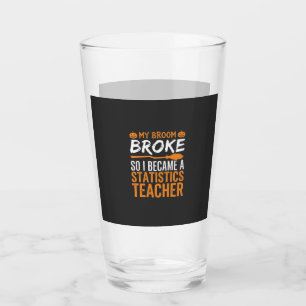Lustige Halloween-Statistiken-Lehrer-Besen-Design Glas