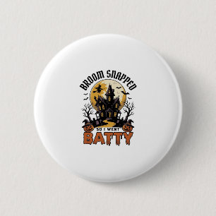 Lustige Hexe Halloween Spukhaus Batty Grafik  Button