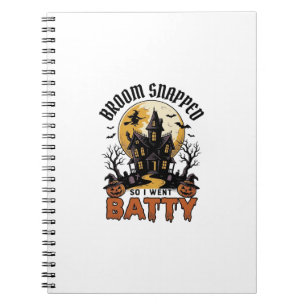 Lustige Hexe Halloween Spukhaus Batty Grafik Notizblock