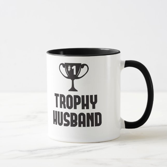 Lustige Hochzeit des Trophäeehemanns u. Tasse (Rechts)