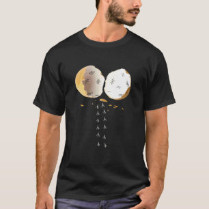 Lustige Hühnerfußspuren verlassen geknacktes Ei T-Shirt