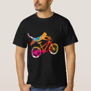 Lustige Katze auf einem Fahrrad in Farbe. T-Shirt