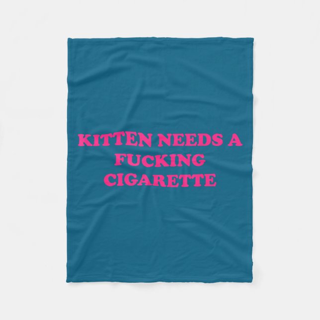 Lustige Katze braucht Zigarettenkatze Witz Fleecedecke (Vorderseite)