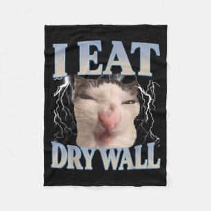 Lustige Katze isst Trockenbau - Dummes Katzen-Meme Fleecedecke