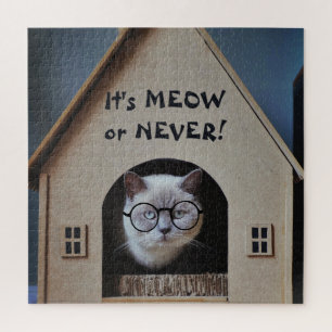 Lustige Katze mit Brille It's Meow or Never Zitat Puzzle