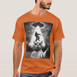 Lustige Katze Sie fliegt Alien UFO entführt Krypti T-Shirt