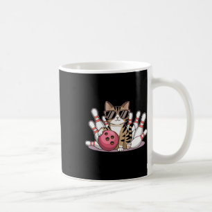 Lustige Katze spielt Bowling Coole Katze mit Sonne Kaffeetasse
