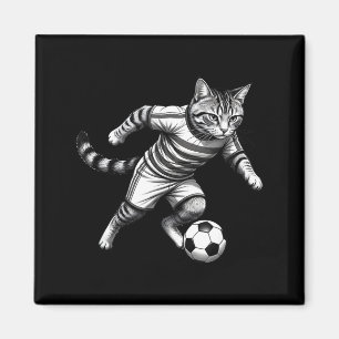 Lustige Katze spielt Fußball für Spieler und Katze Magnet