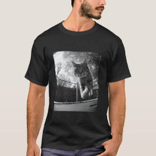 Lustige Katze springt auf Trampolin Hinterhof Tier T-Shirt