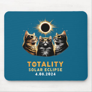 Lustige Katze trägt Sonnenfinsternisbrille Mousepad