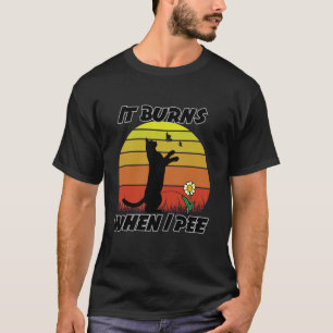 Lustige Katze und Schmetterling Es brennt wenn ich T-Shirt