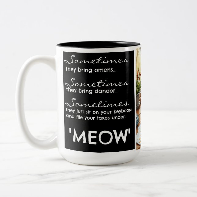 Lustige Katzen-Tasse – „Abgelegt unter MEOW“ Zweifarbige Tasse (Links)