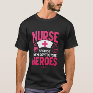 Lustige Krankenschwester, weil auch Ärzte Helden b T-Shirt