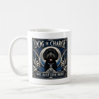 Lustige Labradoodle führt das Haus Coffee Cup - Ta Kaffeetasse