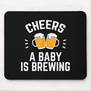 Lustige neue Dad-Baby-Party Prost ein Baby ist am  Mousepad