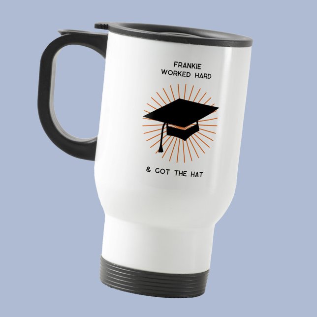 Lustige persönliche Abschlussfeier Reisebecher (Fun Graduation humor travel mug with personalized custom graduate name. Worked Hard, Got the Hat.)