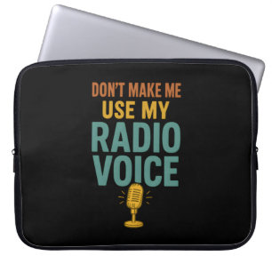 Lustige Radiostimme Zitat - Großer Stimme Moderato Laptopschutzhülle