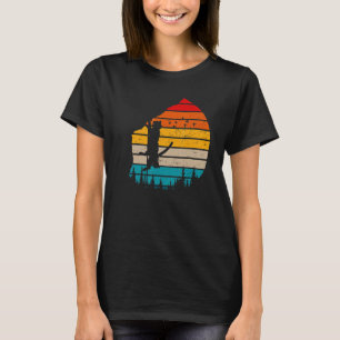 Lustige Retro-Katze klettert an Vintage-Kitty-Fels T-Shirt