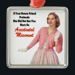 Lustige Retro Vintage Bunco Verzierung Ornament Aus Metall<br><div class="desc">Grafische Ausrüstungsbeschreibungen lustiger retro Vintager bunco Verzierung eine herrliche Bunco Königin mit ihrer rosa Ausstattung und weißen Handschuhen. Text liest "einen wahren Bunco Freund vortäuscht sie sah Sie nicht, ein versehentliches miscount zu lassen". Sie wissen, dass was es wie nach einigen Runden von Bunco und von Wein ist und Sie...</div>