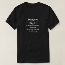 Lustige RPG-Tür Hinweis an der Dungeon-Tür mit wei T-Shirt
