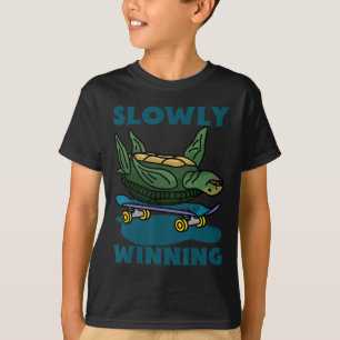 Lustige Schildkröte Skateboardfahren Langsam Gewin T-Shirt