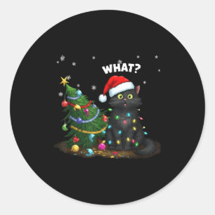 Lustige schwarze Katze schiebt Weihnachtsbaum Runder Aufkleber