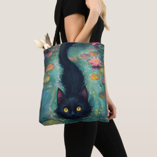 Lustige schwarze Katze schwimmt 