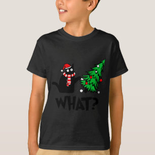 Lustige schwarze Katze stößt Weihnachtsbaum über K T-Shirt