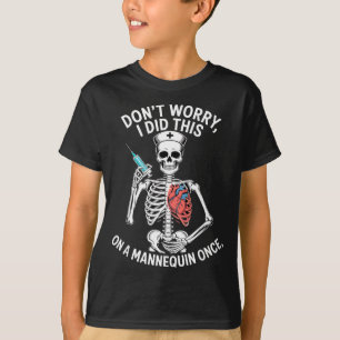 Lustige Skelett-Krankenschwester-Schaufensterpuppe T-Shirt