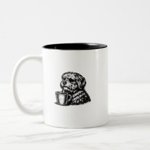Lustige Skizze eines zotteligen Hundes, der Kaffee Zweifarbige Tasse