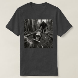 Lustige Stockenten-Bigfoot-Jagd T-Shirt