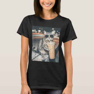 Lustige Tier-Meme: Katze trinkt eisgekühlten Kaffe T-Shirt