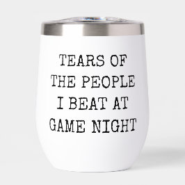 Lustige Tränen der Leute, die ich beim Spielabend