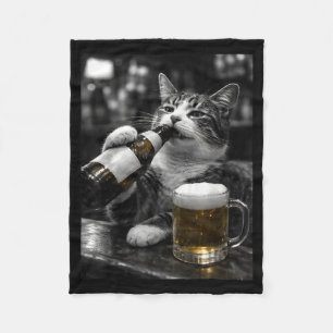 Lustige trinkende Katzen in Bar weiß schwarz vinta Fleecedecke