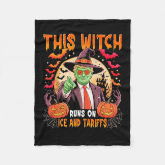 Lustige Trump-Hexe läuft auf Eis und Zöllen Hallow Fleecedecke