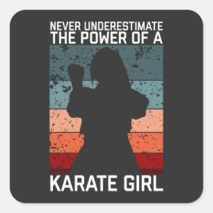 lustige Vintage Karate Girl Zitat Redewendungen. Quadratischer Aufkleber