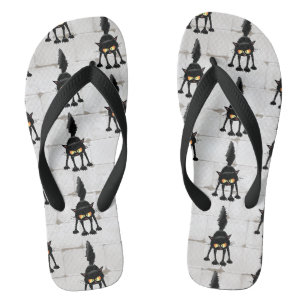 Lustige wilde schwarze Katzen-Cartoon Flip Flops
