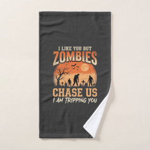 Lustige Zombies Halloween Jagd auf uns Design Handtuch