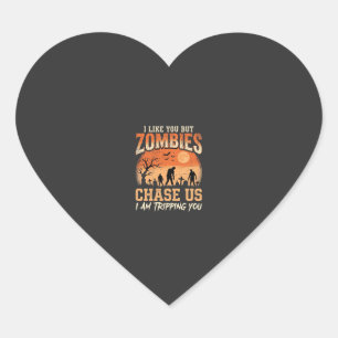Lustige Zombies Halloween Jagd auf uns Design Herz-Aufkleber