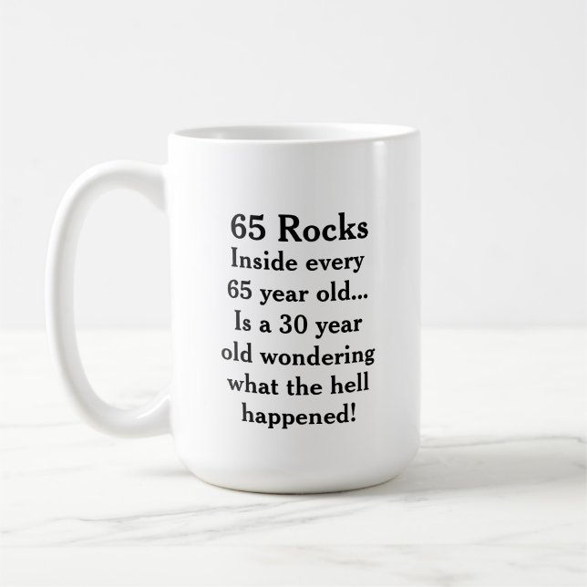 Lustiger „65 Rocks“-Geburtstag Kaffeetasse (Links)