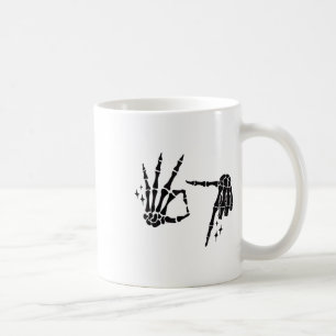 Lustiger 67 Meme Skeletthand 6 7 Halloween Sechs S Kaffeetasse
