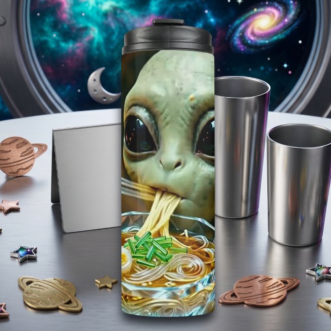 Lustiger Alien, der Ramen-Nudeln isst Thermosbecher (Von Creator hochgeladen)