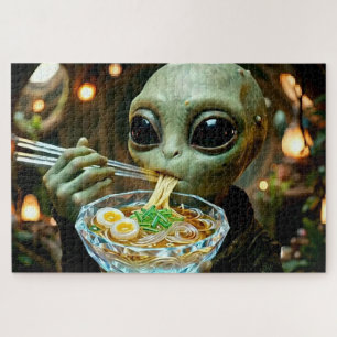Lustiger Alien isst monogrammierte Ramen-Nudeln Puzzle